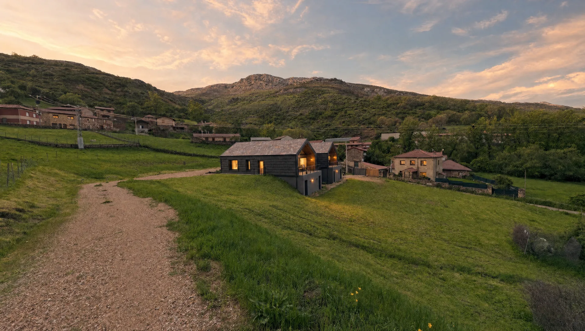Casa rural de diseño entre prados verdes y montañas de la Reserva de la Biosfera de los Argüellos, León