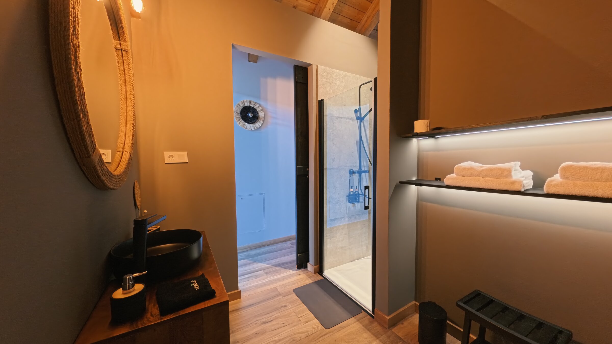 Baño de Casa Teleno, vista alternativa